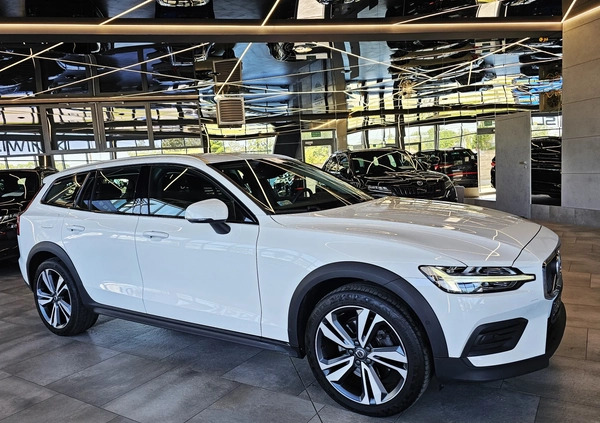 Volvo V60 Cross Country cena 105900 przebieg: 136000, rok produkcji 2019 z Ostrołęka małe 667